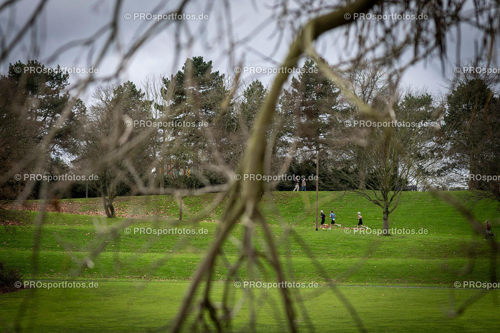 Bonner Nikolauslauf in Bonn, 08.12.2024 | Impressionen vom Bonner Nikolauslauf am 08.12.2024 in Bonn (Freizeitpark Rheinaue). Foto: BEAUTIFUL SPORTS/Axel Kohring