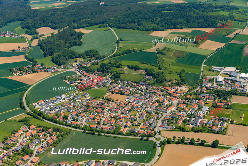 Das Luftbild zeigt :  Weng - Die Luftaufnahme wurde 2024 vom UL-Flugzeug aus erstellt ( keine Drohne ) - Hochauflösende Luftaufnahme - Für grossformatige Ausdrucke geeignet. Die Geschenkidee !Mit Lizenz und Bildrechte bestellbar