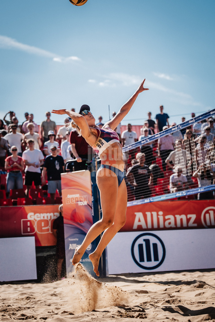 Beachvolleyball | Frauen | Allianz German Beach Tour 2025 | Tourstop Düsseldorf | 16.05.2025 | Chenoa Christ beim Angriff