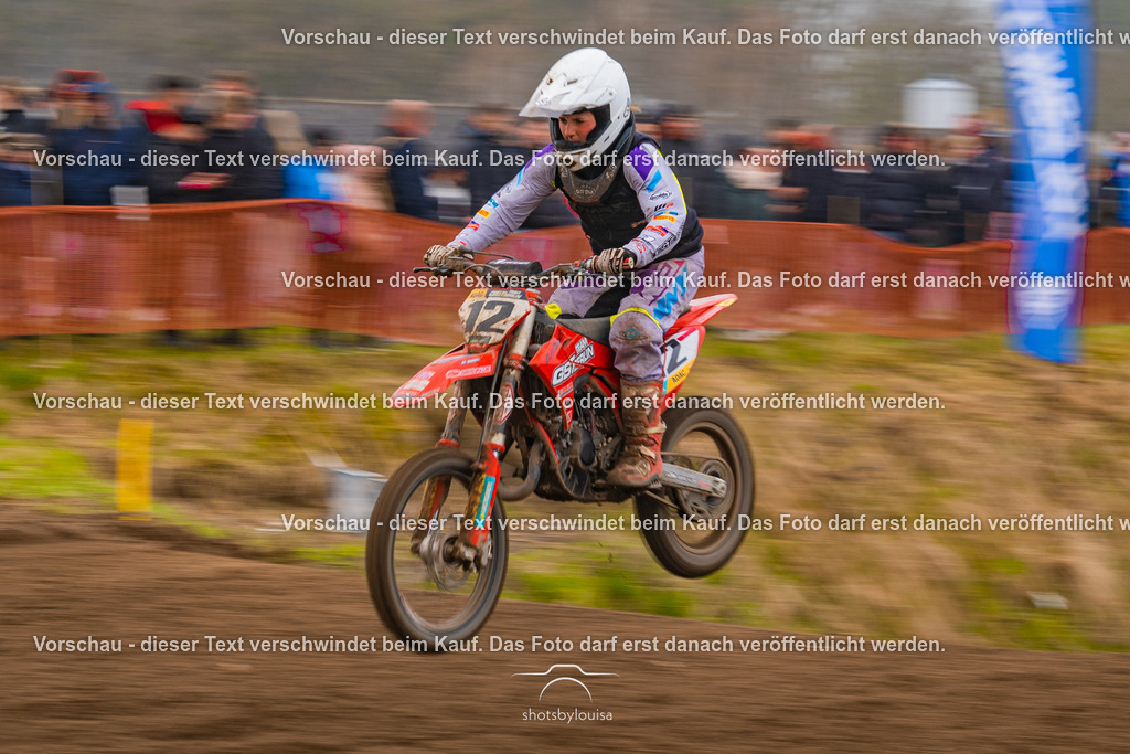 20260412_MCCBensdorf-1329 | Sportfotografin aus Berlin-Brandenburg mit Fokus auf Motocross. Ich halte deine sportliche Leistung und echte Emotionen auf und neben der Strecke professionell fest. Entdecke die Fotos von deinem Rennen und bestelle sie direkt hier im Shop.