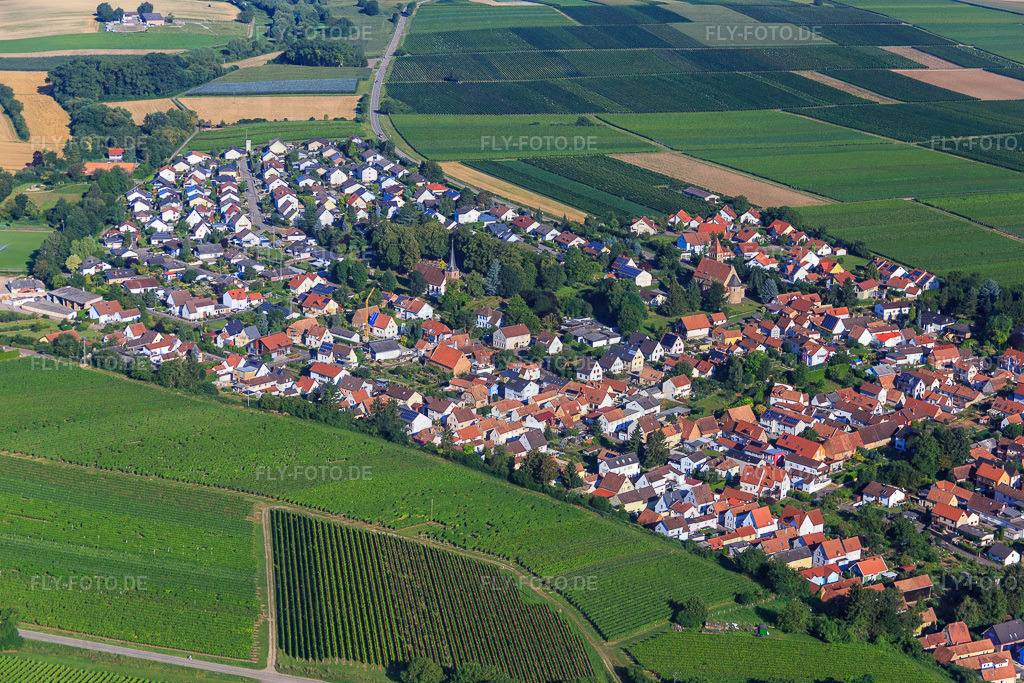 Protestantische Kirche Insheim | Luftbild: Protestantische Kirche Insheim in Insheim im Bundesland Rheinland-Pfalz in Deutschland. Foto: IMG_092510.jpg vom 01.08.2016 durch Werner Riehm/FLY-FOTO.de - Realisiert mit Pictrs.com