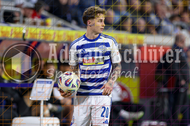07.04.2026, GER, Fussball, Herren, 3. Liga, Saison 2025/2026, MSV Duisburg - VfL Osnabrück | Niklas Jessen (MSV Duisburg) in Aktion am Ball, Einzelaktion 