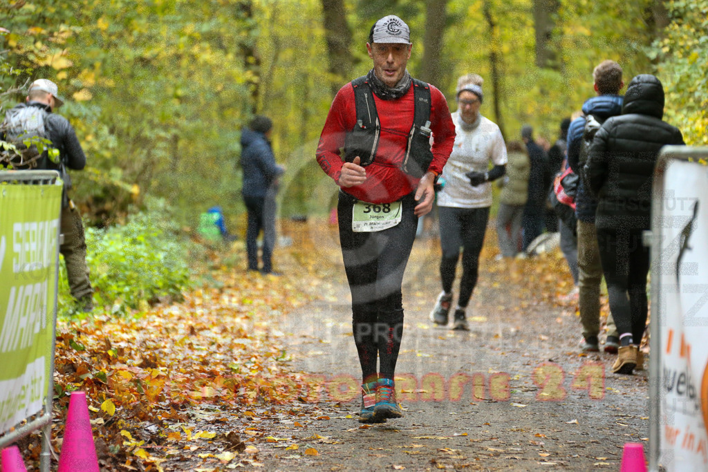 251026_1330_EX1_3570 | Sportfotografie im Rhein-Sieg Kreis, Köln, Bonn, NRW, Rheinland Pfalz, Hessen, etc. Unser Tätigkeitsfeld umfasst den Laufsport vom Volkslauf über den Marathon, Duathlon, Triathon bis zum Ultralauf wie Kölnpfad Ultra oder Schindertrail.