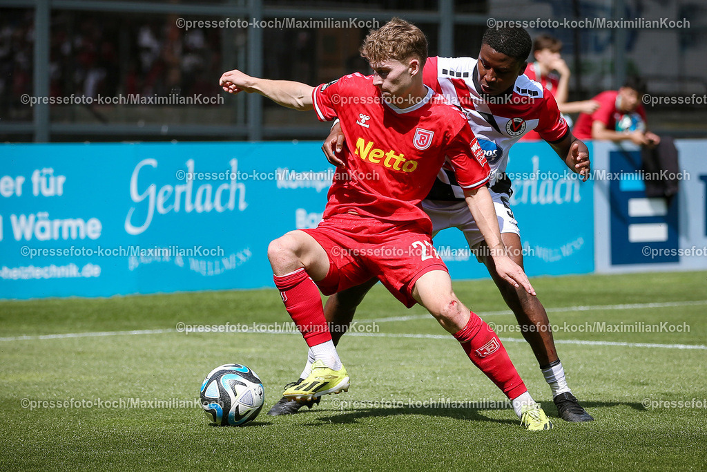 Koe3Liga11052401034 | 11.05.2024, Köln, Fußball, bwin 3. Liga Herren, Sportpark Höhenberg, 37. Spieltag, Saison 2023 2024, FC Viktoria Köln – Jahn Regensburg: Dominik Kother (Jahn Regensburg) gegen Sidny Lopes Cabral (Viktoria Köln). 
DFB regulations prohibit any use of photographs as image sequences and or quasi-video.