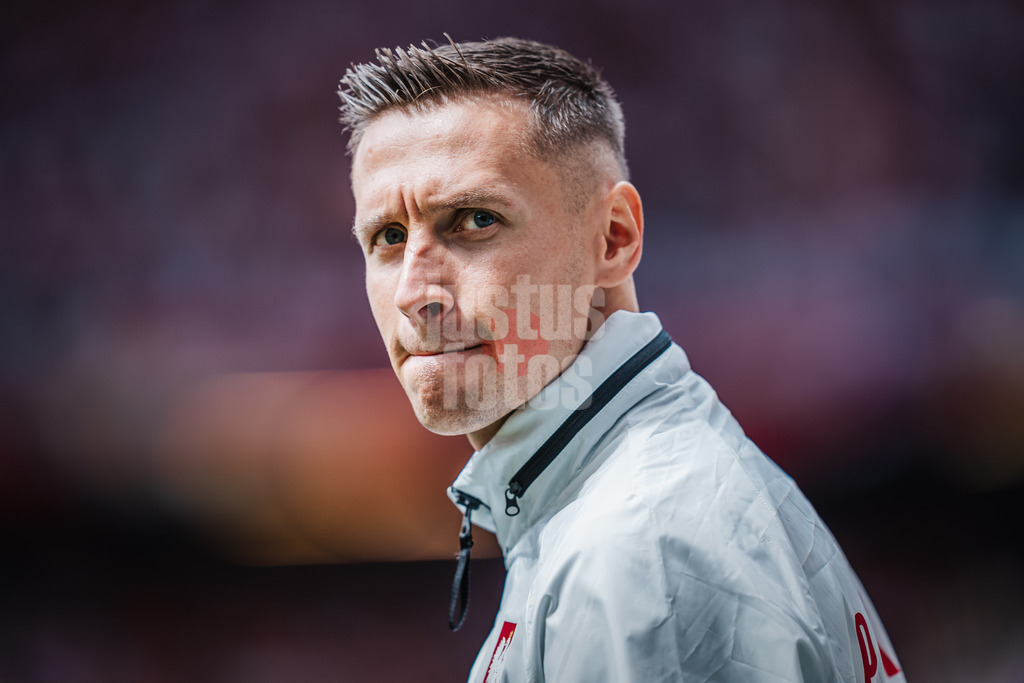 Fußball | Herren | UEFA-Fußball-Europameisterschaft 2024 | Gruppe D | Polen vs. Niederlande | 16.06.2024 | Piotr Zielinski (#10, Polen) beim Einlauf ins Stadion Portrait