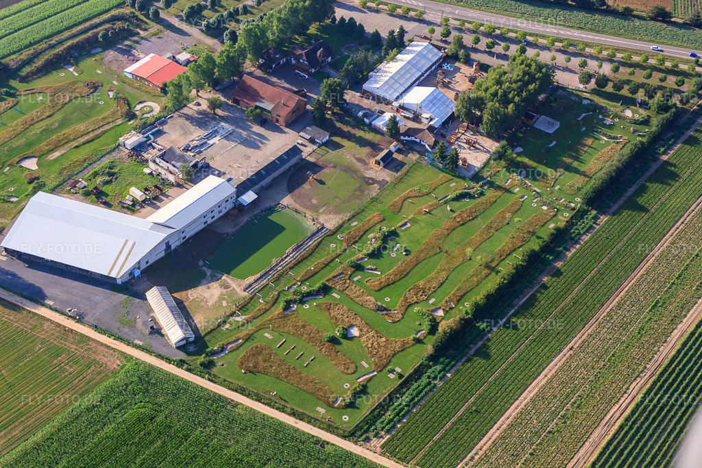 Luftbild: Fussballgolfpark Südpfalz auf dem Adamshof Kandel in Kandel im Bundesland Rheinland-Pfalz in Deutschland. Foto: IMG_70316.jpg vom 19.07.2014 durch Werner Riehm/FLY-FOTO.deWWW.FUSSBALLGOLFPARK-SUEDPFALZ.DE