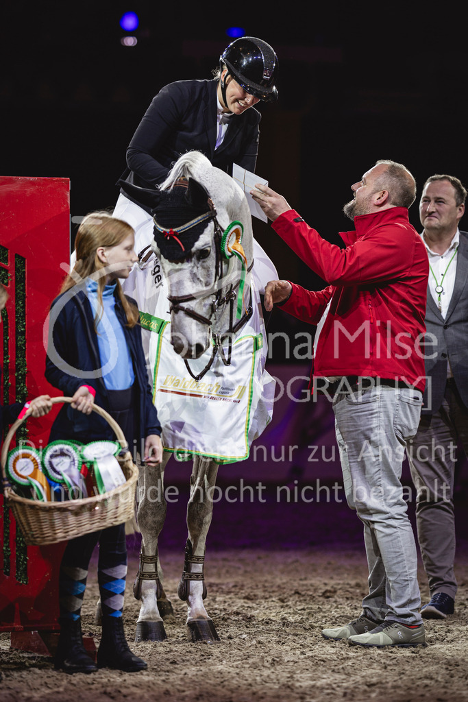 241102_Oldenburg_FinaleWaldbach-186 | Deine schönsten Turniermomente als professionelle Fotos! Entdecke hochwertige Pferdesport-Fotografie im Online-Shop. Jetzt Fotos finden & bestellen!