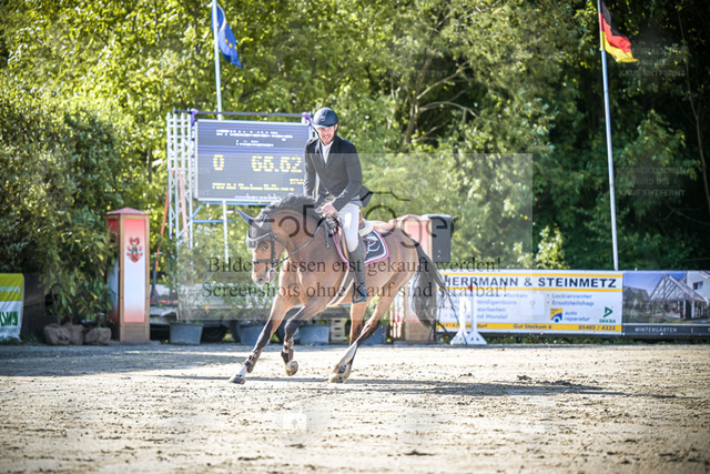 DOS_7514 | Entdecke hochwertige Reitturnierfotos von Foto Oger. Professionell, emotional und authentisch – jetzt Lieblingsmomente im Shop bestellen. - Realized with Pictrs.com