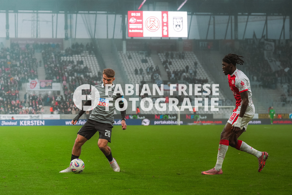 GER Rot-Weiss Essen vs. SSV Ulm, Fussball, 3. Liga, Spieltag 19, Saison 2025/2026, 20.12.2025 | GER Rot-Weiss Essen vs. SSV Ulm, Fussball, 3. Liga, Spieltag 19, Saison 2025/2026, 20.12.2025Foto: Fabian Friese - Realisiert mit Pictrs.com