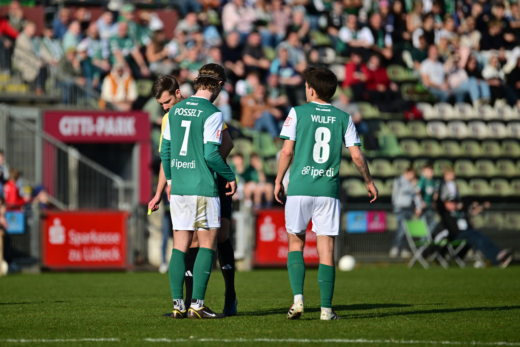 Fußball I Herren I Saison 2024-2025 I Regionalliga Nord I 25. Spieltag I VfB Lübeck - SSV Jeddeloh | Der Sportfotograf. - Realisiert mit Pictrs.com