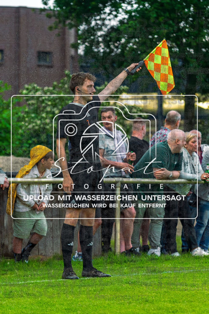 Landesliga Herren LG - TSV Ottersberg vs. TV Jahn Schneverdingen | Lejan Stahlberg (Schiedsrichterassistent); Landesliga Herren LG - TSV Ottersberg vs. TV Jahn Schneverdingen am 29.05.26 in Wümmestadion, Ottersberg - Realisiert mit Pictrs.com