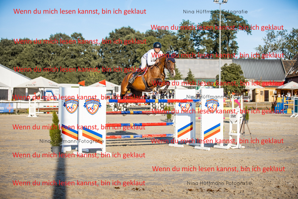 BK1A8858 | Turnierbilder Turnierfotos Nina Hüffmann Turnierfotografie Pferdefotografie Tierzeichnung Haustierzeichnung Pferdezeichnung Hundezeichnung Videograf  - Realisiert mit Pictrs.com