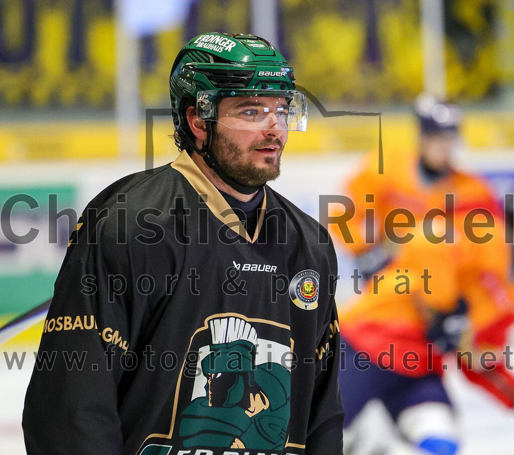 2025-12-05_026_TSV_Erding_gegen_Stuttgart_Rebels | Erding, Deutschland, 05.12.2025:Eishockey, Oberliga Süd 2025 / 2026, 23. Spieltag, TSV Erding gegen Stuttgart Rebels, Endergebnis: 5:6Marc Schmidpeter (Erding Gladiators, #33)Foto: Christian Riedel / fotografie-riedel.net