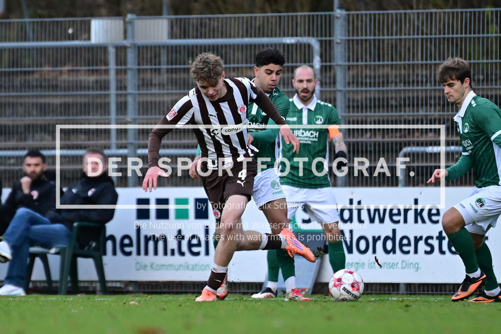 Fußball I Herren I Saison 2025-2026 I Regionalliga Nord I 21. Spieltag I FC St. Pauli II - VfB Lübeck I 33665 | Jannik Westphal (4, FC St. Pauli II) Rohin Shivani (20, VfB Lübeck) - Realisiert mit Pictrs.com