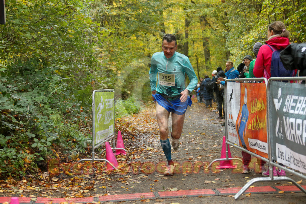 251026_1220_EX1_0104 | Sportfotografie im Rhein-Sieg Kreis, Köln, Bonn, NRW, Rheinland Pfalz, Hessen, etc. Unser Tätigkeitsfeld umfasst den Laufsport vom Volkslauf über den Marathon, Duathlon, Triathon bis zum Ultralauf wie Kölnpfad Ultra oder Schindertrail.