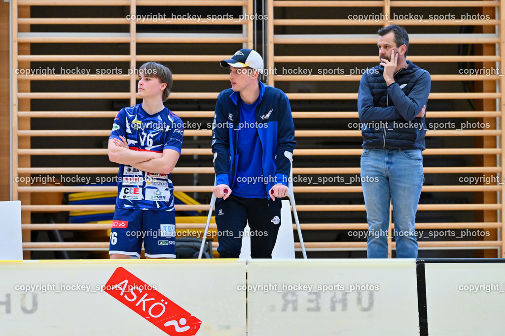 VSV Unihockye vs. KAC Floorball | #76 Florian Achernig VSV Unihockey, #66 Jakob Rainer VSV Unihockey, Headcoach VSV Unihockey Harald Felsberger, VSV Unihockye vs. KAC Floorball, VSV Unihockye vs. KAC Floorball am 13.04.2025 in Villach (Ballspielhalle St. Martin), Austria, (Photo by Bernd Stefan)