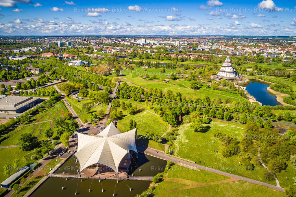 Luftbild Magdeburg Elbauenpark Seebühne Messegelände Jahrtausendturm-0026 | Luftbild von Magdeburg, Elbauenpark mit Seebühne auf dem Messegelände und Jahrtausendturm - Realisiert mit Pictrs.com