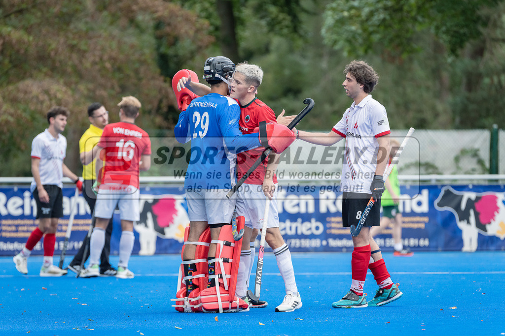 HK_20230923_104490 | 1. Bundesliga Herren Crefelder HTC - TSV Mannheim am 23.9.2023 CHTC, Krefeld , Joshua Onyekwue Nnaji Torwart ( Crefelder HTC #29 ) , Julius Hayner ( Crefelder HTC #6 )