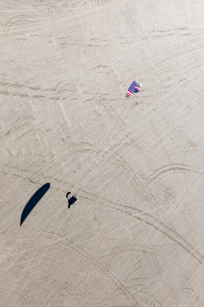 Aerial view: Buggies and kiteboarders on the sandy beach in Fanø in the state South Denmark, Denmark.Photo: IMG_118637.jpg taken on 09/21/2019 by Werner Riehm/FLY-FOTO.comResolution of the original: 2653 x 3979 px