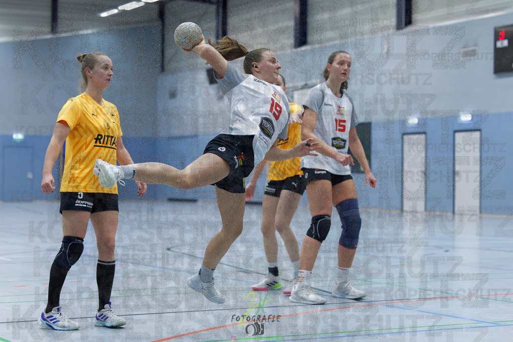Frauen Oberliga Mitte (HHV); HSG Eibelshausen/Ewersbach - HSG Wettenberg II | Frauen Oberliga Mitte (HHV); HSG Eibelshausen/Ewersbach - HSG Wettenberg II am 13.12.2025 in Steinbrücken (Sporthalle am Hammerweiher)Photo © 2025 - Jörg Heinrich - Realisiert mit Pictrs.com