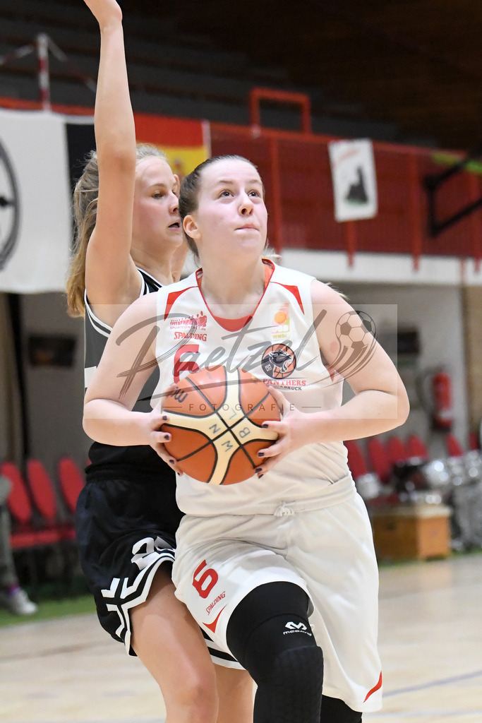 20200126_OSCTGN_0028 | Basketball, Juniorinnen: Tessa Strompen (OSC Junior Panthers) in Aktion, am Ball, Einzelaktion beim Spiel der WNBL zwischen OSC Junior Panthers vs. TG Neuss Junior Tigers am 26.01.2020 im Panthers Dome in Osnabrück, Deutschland.(Foto von Nico Paetzel) - Realisiert mit Pictrs.com