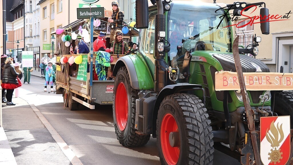 fasching-mariazell2025 (31) | Mit meiner Kamera halte ich besondere Augenblicke, faszinierende Landschaften und interessante Details fest. Dabei entstehen ganz unterschiedliche Aufnahmen – von stimmungsvollen Landschaftsfotografien und beeindruckenden Drohnenaufnahmen über Pressefotos - Realisiert mit Pictrs.com