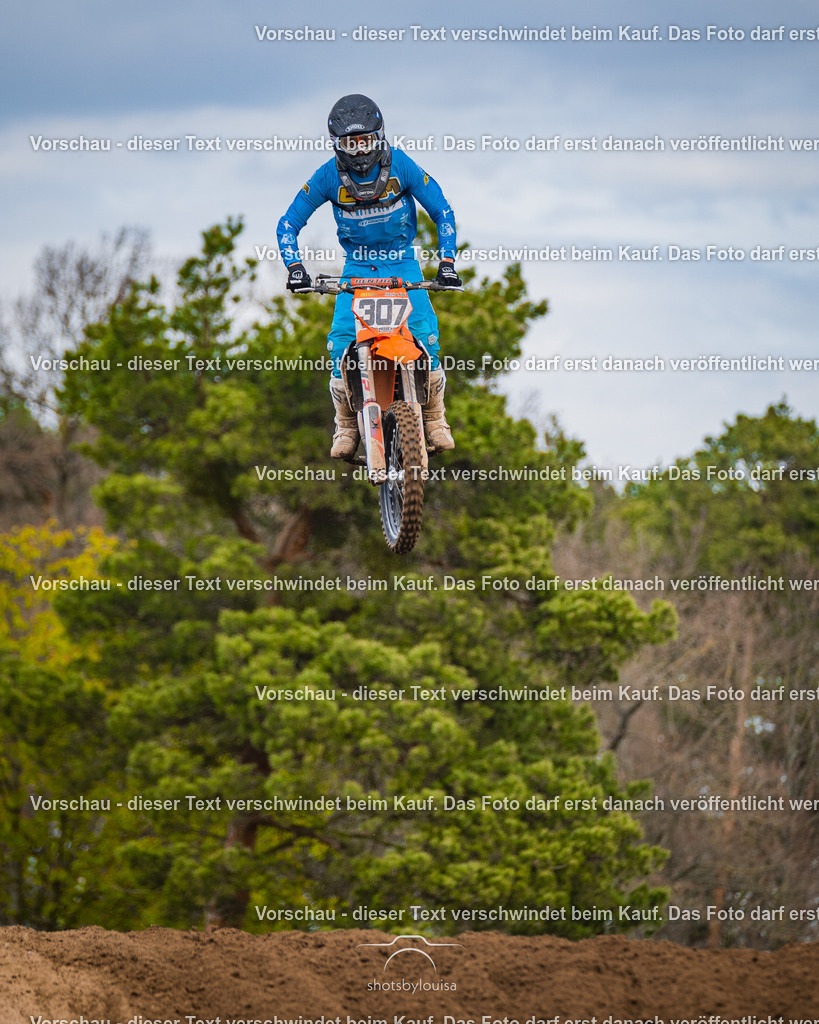 04_13_Bensdorf_MX1-1731 | Sportfotografin aus Berlin-Brandenburg mit Fokus auf Motocross. Ich halte deine sportliche Leistung und echte Emotionen auf und neben der Strecke professionell fest. Entdecke die Fotos von deinem Rennen und bestelle sie direkt hier im Shop.