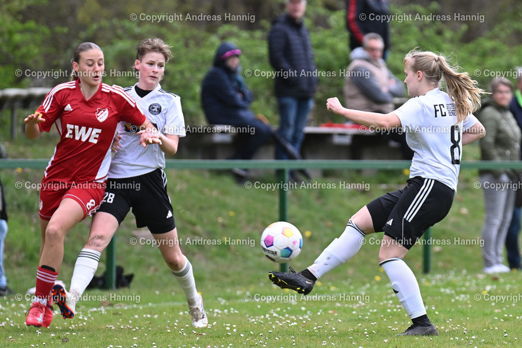 Fußball I Frauen I Saison 2024-25 I Oberliga I FC Jesteburg-Bendestorf - SpVg Aurich Frauen I 13.4.2025 | a-hannig - Realisiert mit Pictrs.com