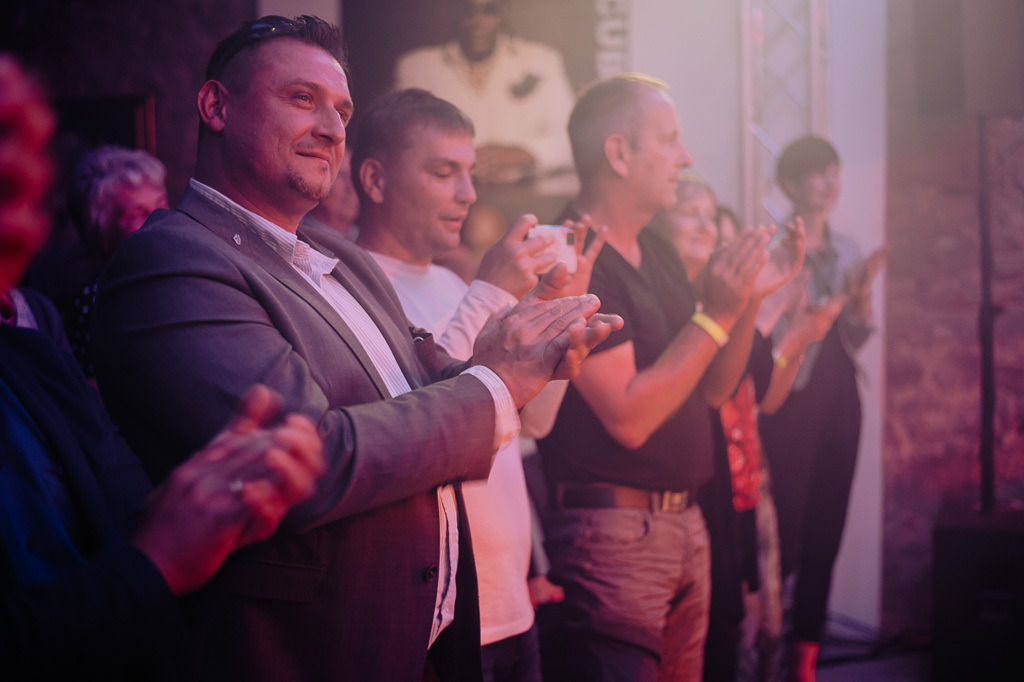 Tango meets Cuba | Tango meets Cuba mit den Klazz Brothers & Cuba Percussion im Forte Belvedere Leisnig zum Festival Hallo Leisnig 2022. - Realisiert mit Pictrs.com