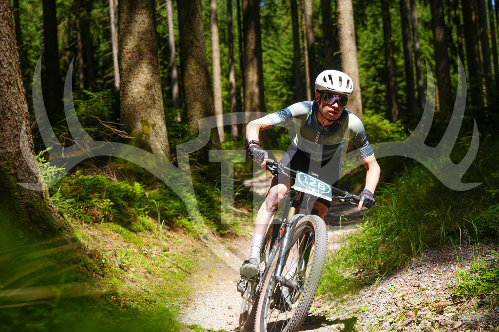 FC603835 | Fotogalerie der Treibjagd im Dunkelwald - Dein MTB Etappenrennen im Erzgebirge - Realisiert mit Pictrs.com