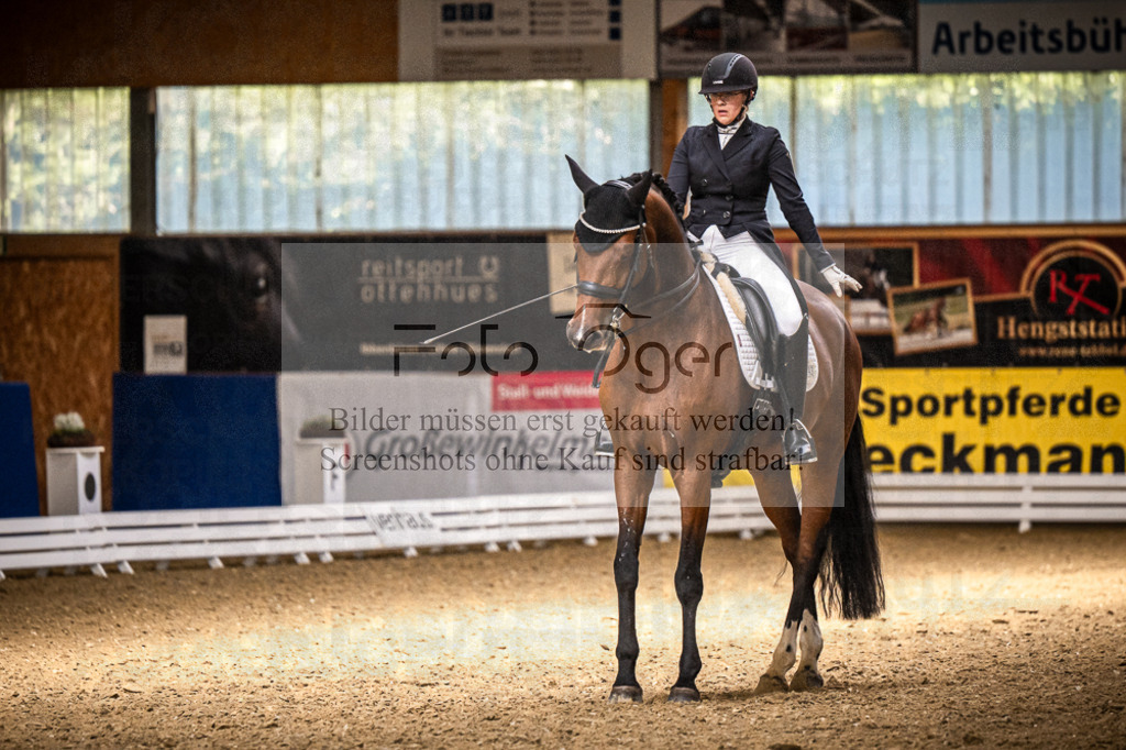 DOS_1000 | Entdecke hochwertige Reitturnierfotos von Foto Oger. Professionell, emotional und authentisch – jetzt Lieblingsmomente im Shop bestellen.Deutschlandweite Turnierfotografie. - Realisiert mit Pictrs.com