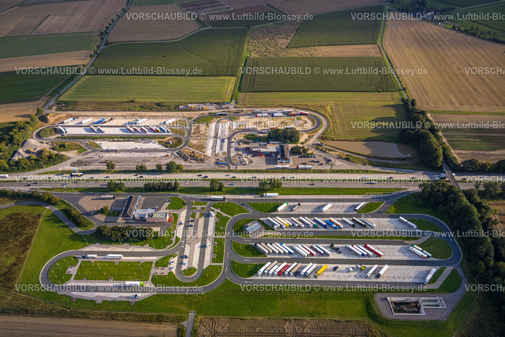 Werl230807006 | Luftbild, Baustelle mit Ausbau der Serways Raststätte Am Haarstrang, Autobahn A44, Westbüderich, Werl, Werl-Unnaer Börde, Nordrhein-Westfalen, Deutschland