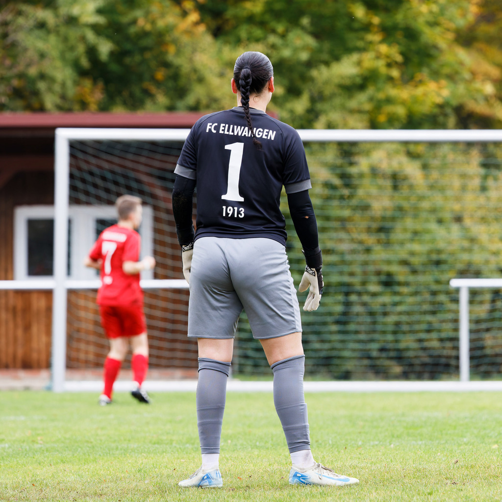 FCEFCH_251012_2271 | Fotopresso – Sportfotografie in Heidenheim & Umgebung. Professionelle Sportfotografie für unvergessliche Momente. Dynamische Action-Shots, emotionale Szenen & hochwertige Bilder. - Realisiert mit Pictrs.com