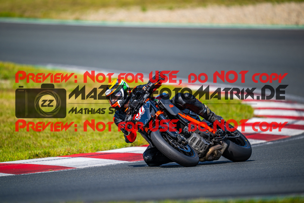 MaZZes_FotoMatrix_240724_6007705_2-446 | ROT