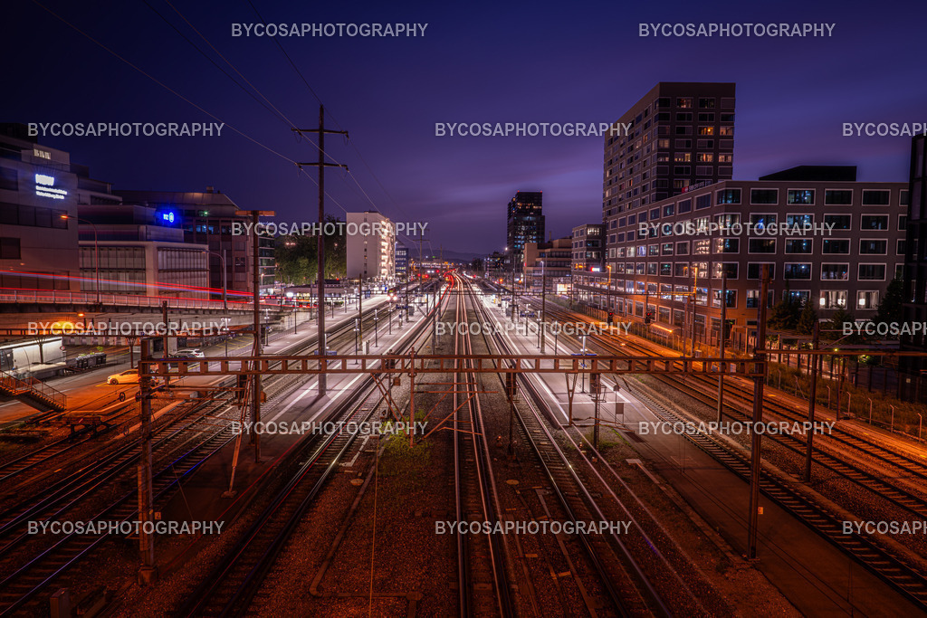 bahnhofDSC_8721 | Exklusive Fine Art Prints aus Zürich – hochwertige Stadt- und Landschaftsfotografien als Wandbilder. Entdecken Sie einzigartige Zürich-Fotos zum Ausdrucken - Realisiert mit Pictrs.com