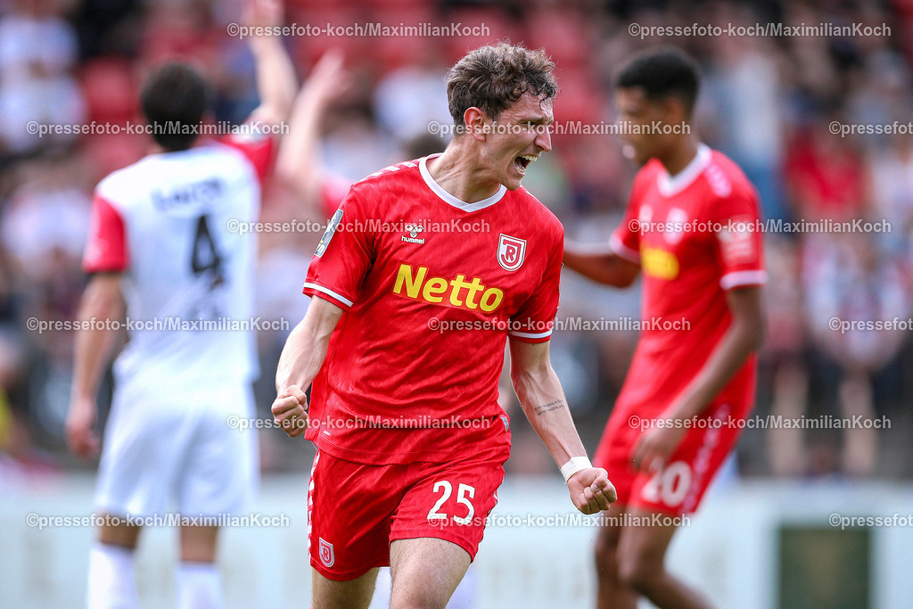 Koe3Liga11052401018 | 11.05.2024, Köln, Fußball, bwin 3. Liga Herren, Sportpark Höhenberg, 37. Spieltag, Saison 2023 2024, FC Viktoria Köln – Jahn Regensburg: Torjubel nach dem 1:0 durch Jonas Bauer (Jahn Regensburg). 
DFB regulations prohibit any use of photographs as image sequences and or quasi-video.