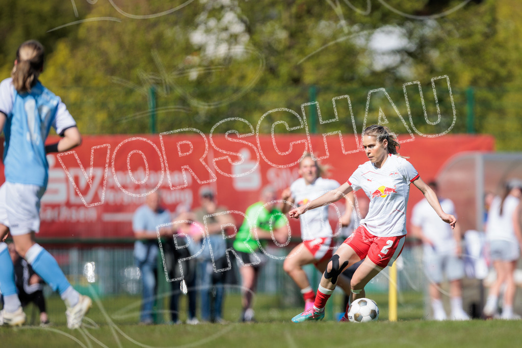 Gipfeltreffen der Frauen: Finale um den Sachsenlotto Landespokal 2026 | Am 1. Mai 2026 trafen im Endspiel des Sachsenlotto Landespokals die Frauen des Chemnitzer FC und die zweite Mannschaft von RasenBallsport Leipzig aufeinander. Vor stimmungsvoller Kulisse kämpften beide Teams ab 15:00 Uhr um die begehrte Trophäe des sächsischen Fußballs. Diese Galerie zeigt die Highlights, packende Zweikämpfe und die emotionalsten Momente des Finaltags. - Realisiert mit Pictrs.com
