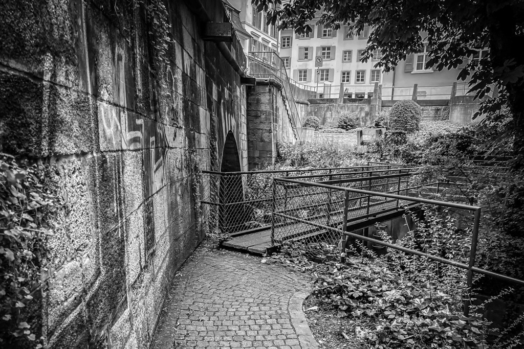 Pärkli am Orisbach im Zentrum von Liestal | Schöne Fotografien aus der Stadt und der Natur zum bestellen oder selber hochladen. Druck auf Foto, Postkarte, Kalender, FineArt Hahnemühle, Alu-Dibond , Akustikbilder zur Absorption von Schall und Lärm etc. - Realisiert mit Pictrs.com