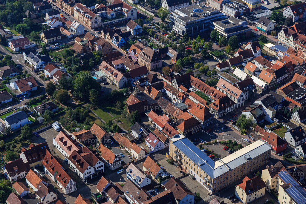 Luftbild: Rheinstraße x Bahnhofstr in Kandel im Bundesland Rheinland-Pfalz in Deutschland. Foto: IMG_094929.jpg vom 24.09.2016 durch Werner Riehm/FLY-FOTO.de
