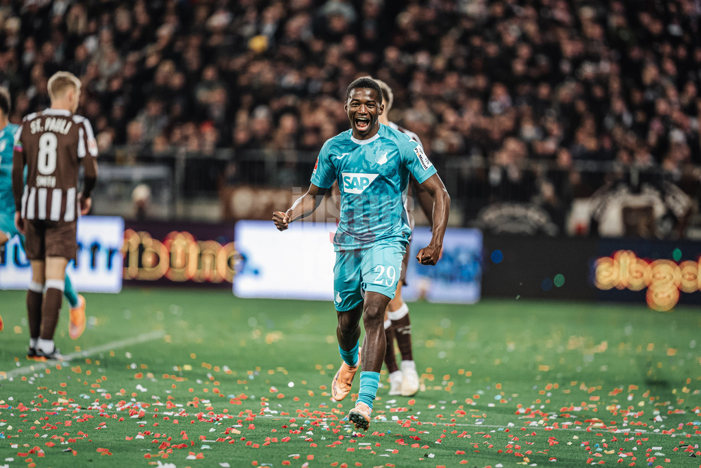 Fußball | Männer | Saison 2025/2026  | Fußball-Bundesliga | 07. Spieltag | FC St. Pauli vs. TSG Hoffenheim | 19.10.2025 | Torjubel von Bazoumana Toure (#29, TSG Hoffenheim)