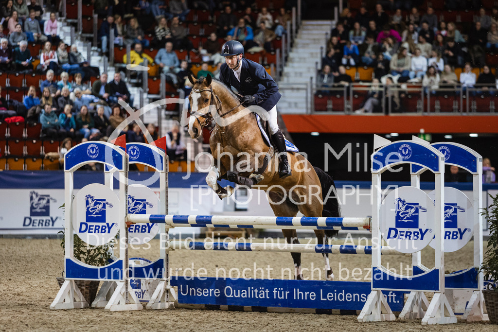 250108_Muenster_Hengstpräsentation-129 | Deine schönsten Turniermomente als professionelle Fotos! Entdecke hochwertige Pferdesport-Fotografie im Online-Shop. Jetzt Fotos finden & bestellen!