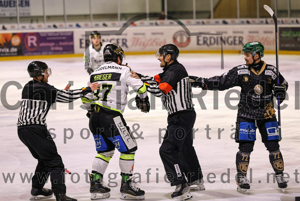 2024-03-01_139_TSV_Erding_gegen_ERSC_Amberg | Erding, Deutschland, 01.03.2024:
Eishockey, Bayernliga Playoffs 2023 / 2024, 5. Spieltag, TSV Erding gegen ERSC Amberg, Endergebnis: 9:0

Daniel Krieger (ERSC Amberg, #97), Leon Abstreiter (Erding Gladiators, #72)

Foto: Christian Riedel / fotografie-riedel.net