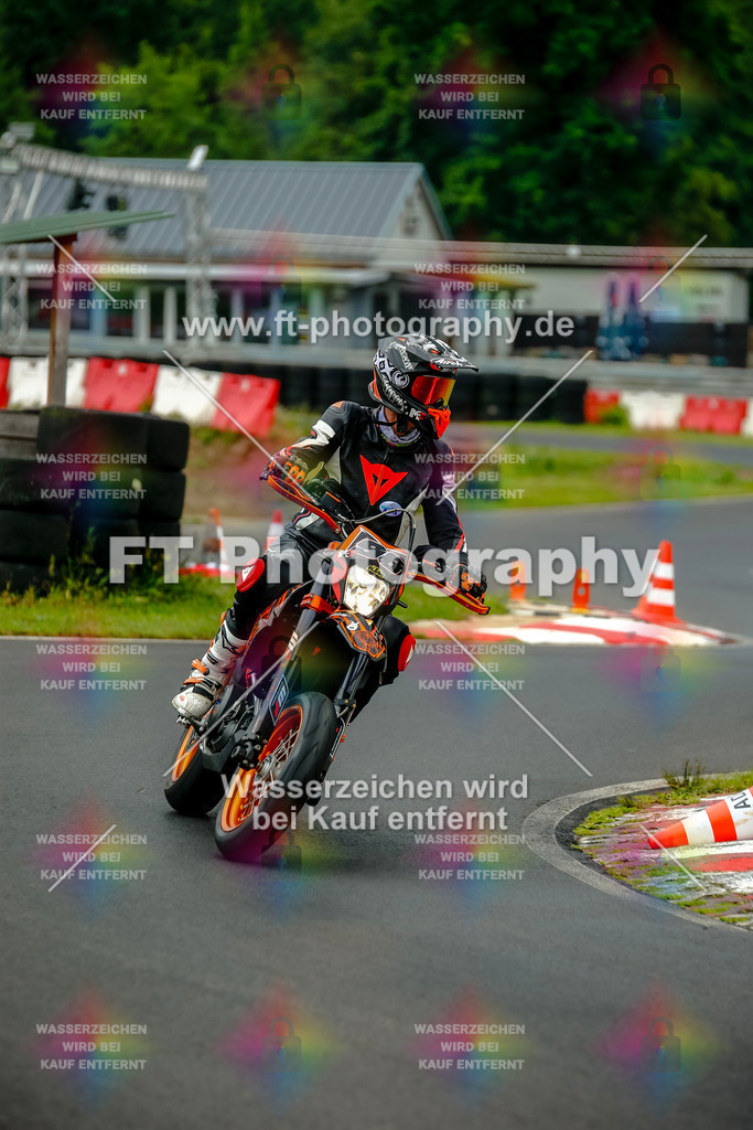 VBK-3657 | Hier findet Ihr Bilder von Touristenfahrten auf der Nürburgring Nordschleife oder von anderen Veranstaltungen die ich besucht habe. Viel Spass beim Durch Schauen 