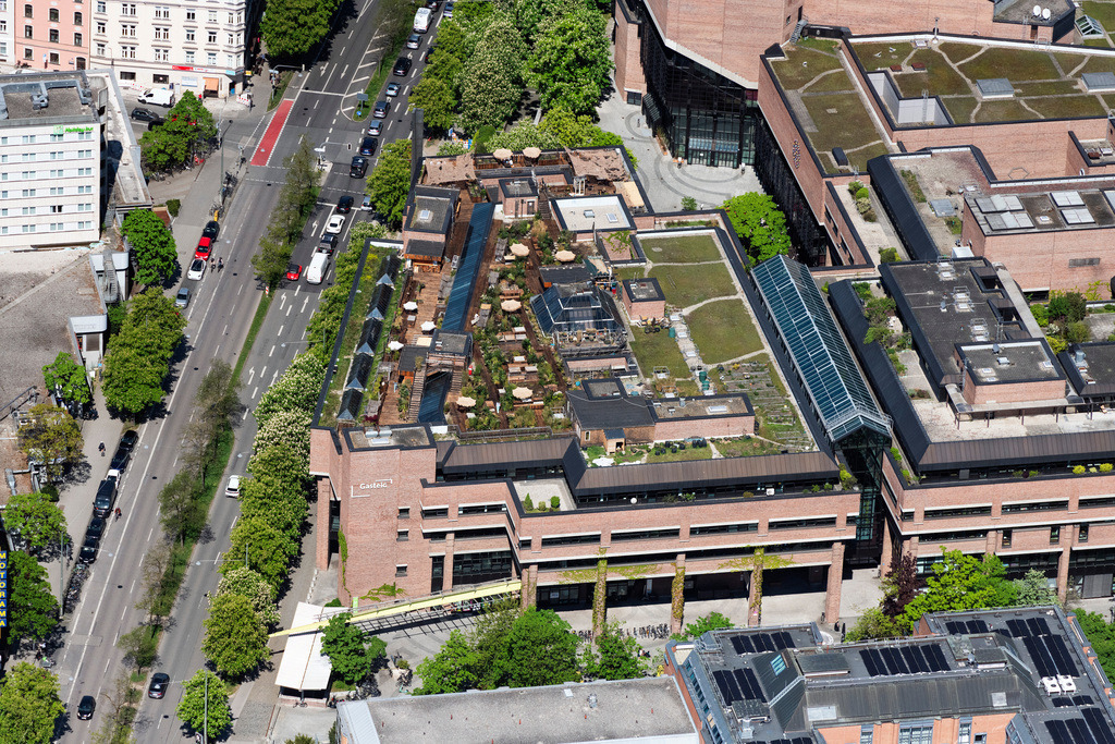 dr__0064077.jpg | MüNCHEN 29.04.2025 Bürogebäude des Verwaltungs- und Geschäftshauses " Gasteig " an der Rosenheimer Straße im Ortsteil Au-Haidhausen in München im Bundesland Bayern, Deutschland. // Office building " Gasteig " on street Rosenheimer Strasse in the district Au-Haidhausen in Munich in the state Bavaria, Germany. Foto: Daniel Reiter