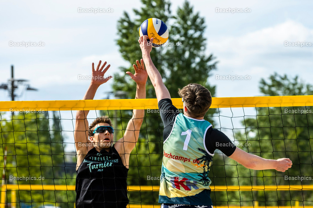 2023-00069991-Vater-Sohn-Turnier |  18.05.2023; Berlin Foto: Gerold Rebsch - www.beachpics.de
