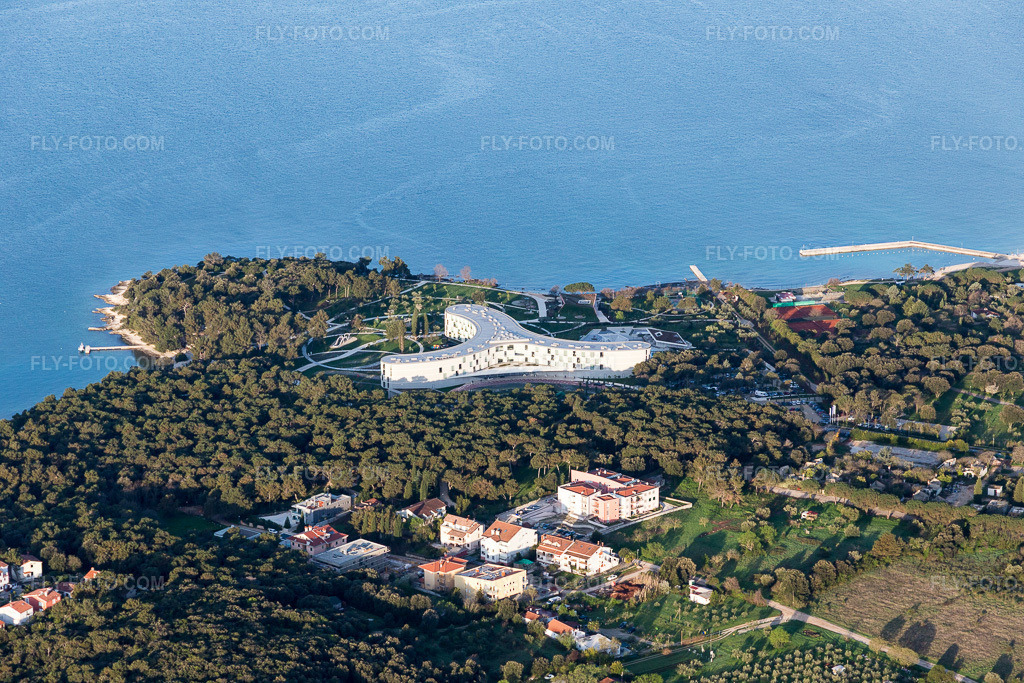 Aerial view: View of the town in Rovinj in the state Gespanschaft Istrien, Croatia. – Photo: IMG_106257.jpg taken on 04/14/2018 by Werner Riehm/FLY-FOTO.com – Resolution of the original: 5472 x 3648 px