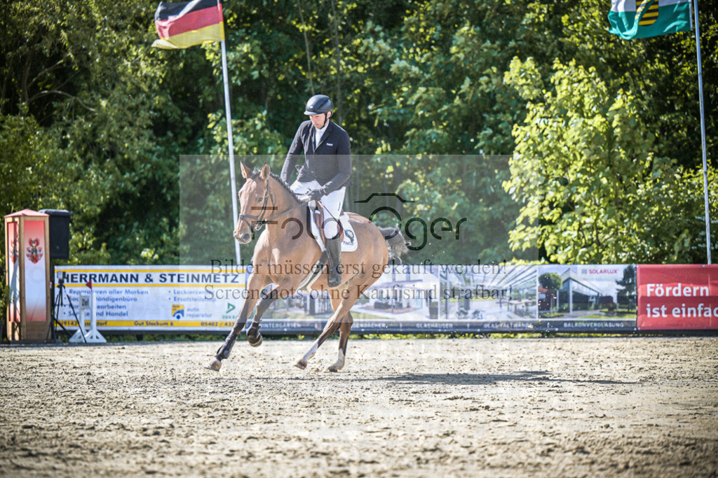 DOS_8765 | Entdecke hochwertige Reitturnierfotos von Foto Oger. Professionell, emotional und authentisch – jetzt Lieblingsmomente im Shop bestellen.Deutschlandweite Turnierfotografie. - Realisiert mit Pictrs.com