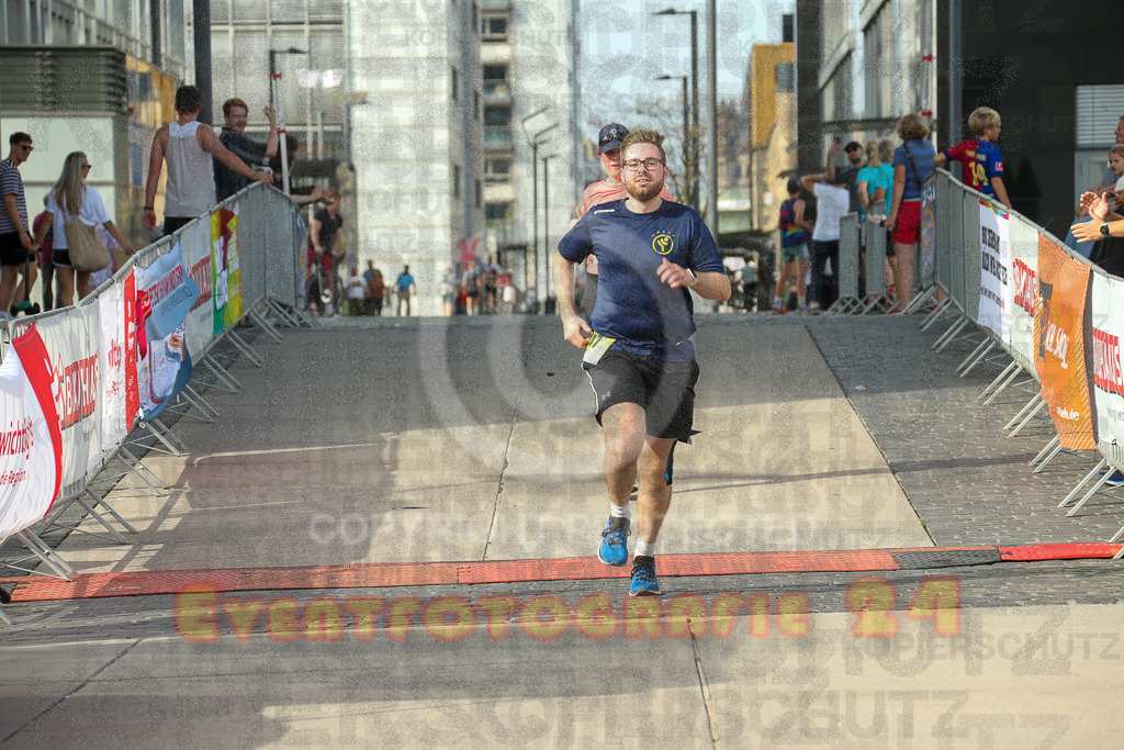 250920_1542_EX1_0485 | Sportfotografie im Rhein-Sieg Kreis, Köln, Bonn, NRW, Rheinland Pfalz, Hessen, etc. Unser Tätigkeitsfeld umfasst den Laufsport vom Volkslauf über den Marathon, Duathlon, Triathon bis zum Ultralauf wie Kölnpfad Ultra oder Schindertrail.