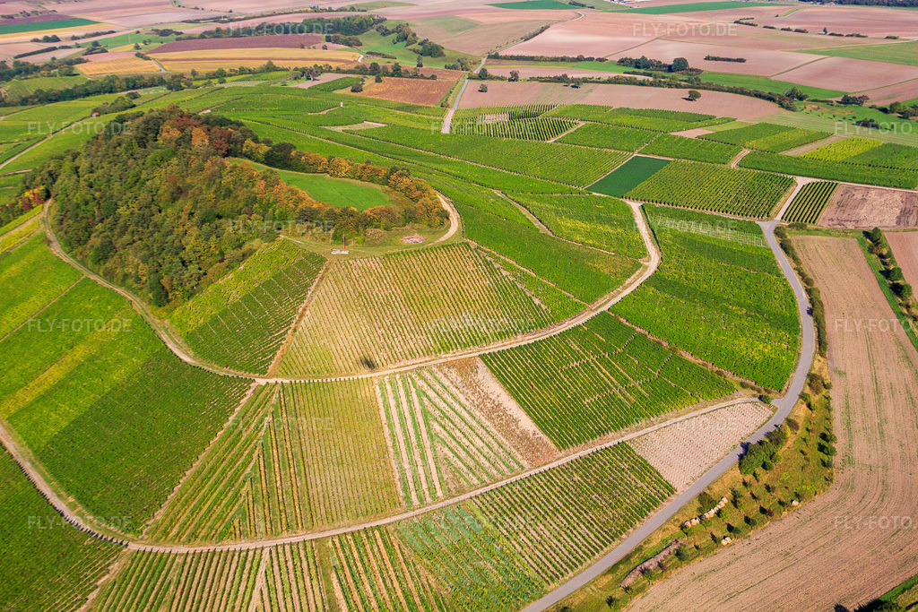 Luftbild: Pyramidenförmiger Weinberg im Ortsteil Hüttenheim in Willanzheim im Bundesland Bayern in Deutschland. Foto: IMG_45689-1736.jpg vom 25.09.2011 durch Werner Riehm/FLY-FOTO.de