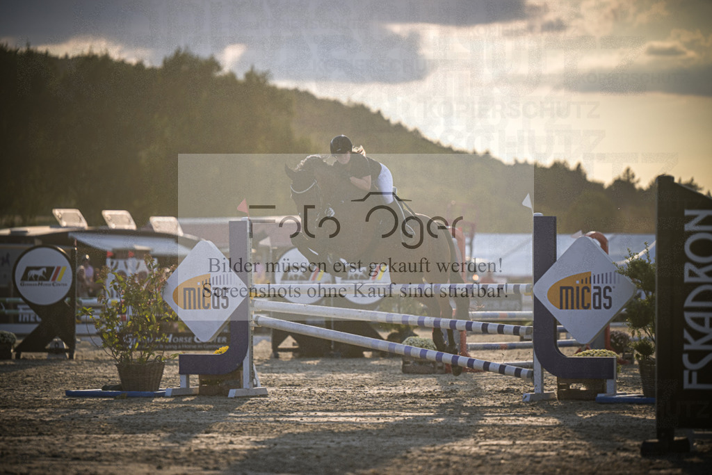 DOS_0428 | Entdecke hochwertige Reitturnierfotos von Foto Oger. Professionell, emotional und authentisch – jetzt Lieblingsmomente im Shop bestellen.Deutschlandweite Turnierfotografie. - Realisiert mit Pictrs.com